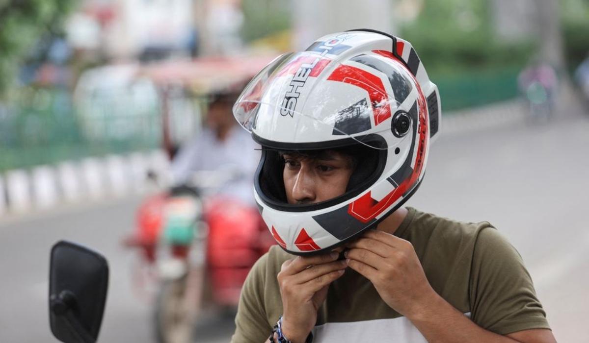 India's State-Funded Helmet Promises 'Fresh Air' in Battle on Winter Smog